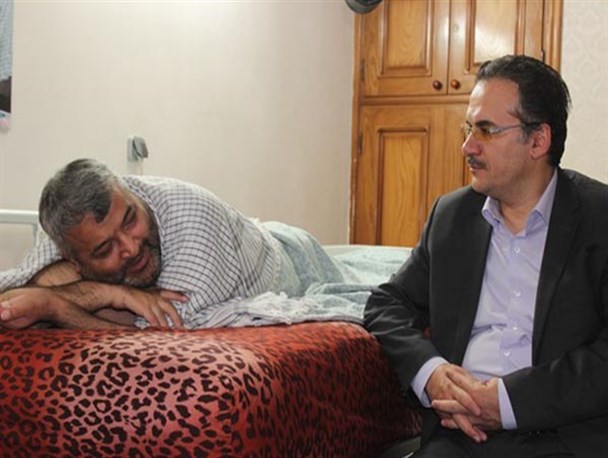 دیدار رئیس دانشگاه علوم پزشکی با جانباز قطع نخاع اردبیلی