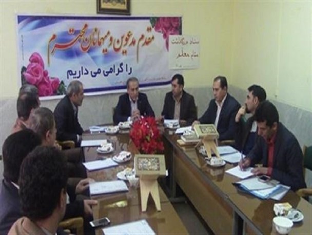 معلمان مسیر توسعه و تعالی هر جامعه را رقم میزنند