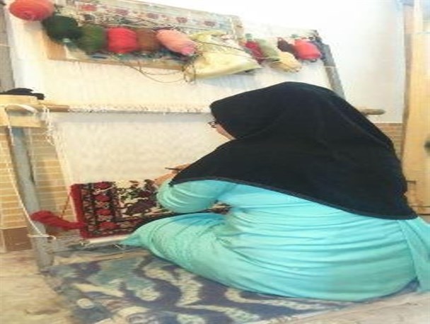 دار چهل رنگ منبع درآمد بانوان بیجاری/مسئولان در راستای بیمه فرش بافان اقدام نمایند