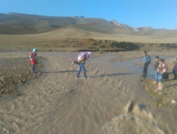 بارش باران، جاری شدن سیل و خسارتهائی که به روستاها و پل ها وارد شده است +تصاویر