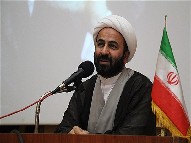 صحبت های غیر انقلابی به معنای اصابت تیر نفوذ دشمن به برخی است /از دهانِ انقلابی چیزی درنمی آید که دشمن ازآن سوء استفاده کند