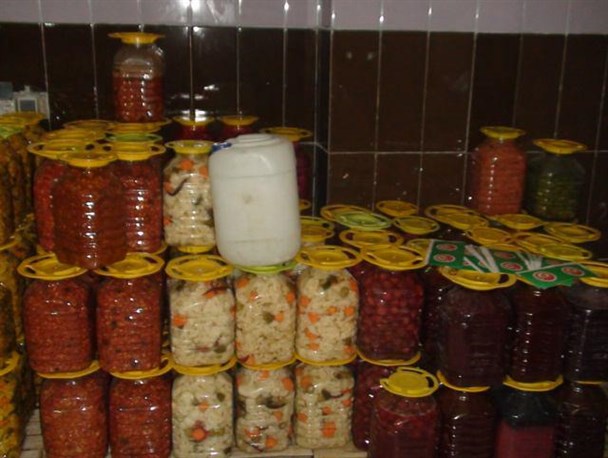 کشف حدود ۱۵ تن ترشیجات غیر بهداشتی