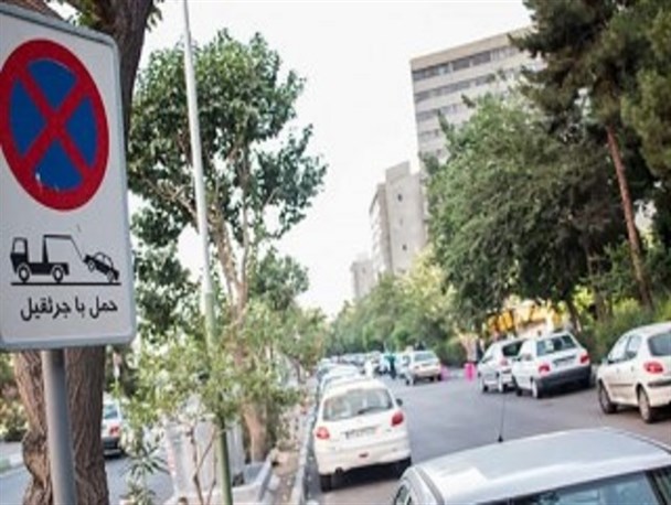 تابلوهای حمل با جرثقیل در کنار مراکز درمانی ساری جمع‌آوری شود/ شهرداری برای انتقادات ارزشی قائل نیست