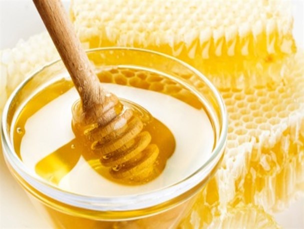 کاهش سوزش گلو و سرفه با مصرف عسل/ عسل را در یخچال نگهداری نکنید