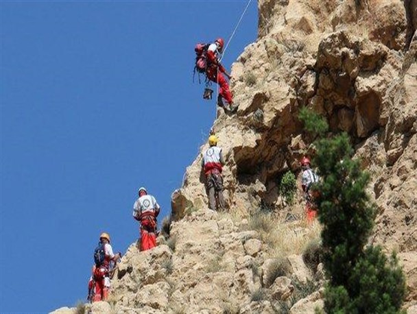 نجات 14 کوهنورد گرفتار در ارتفاعات هزار مسجد چناران