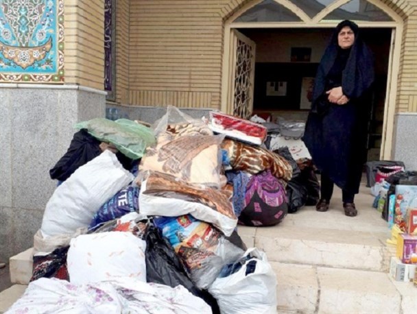 کمک‌های غیرنقدی بانوی خیر اردبیلی به سیل زدگان+تصاویر