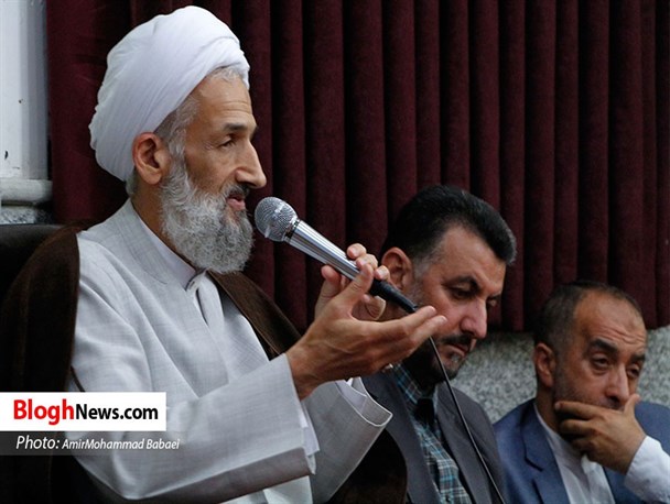 همه باید در مسیر الهی و انقلاب حرکت کنیم