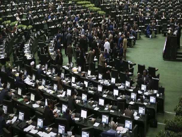 قرائت گزارش خصوصی سازی باشگاههای ورزشی در صحن علنی مجلس