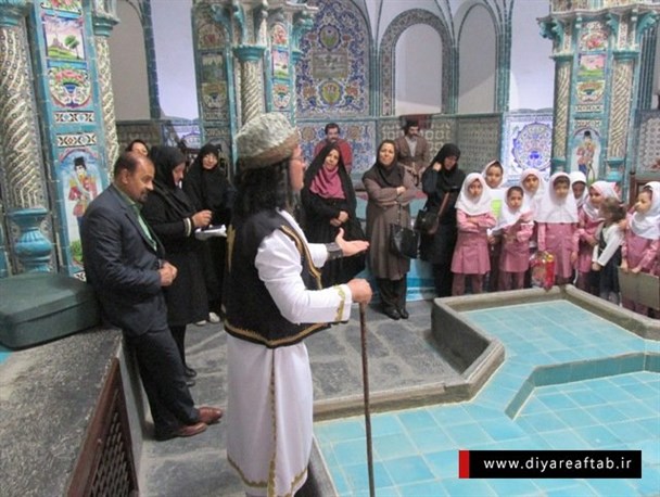 شاهنامه خوانی برای دانش آموزان در موزه چهار فصل اراک+عکس
