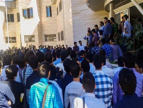 سازمان اتوبوسرانی به مطالبات دانشجویان دانشگاه بجنورد پاسخ داد/ تجمع اعتراض آمیز دانشجویان نسبت به مشکلات سرویس ایاب ذهاب لغو شد