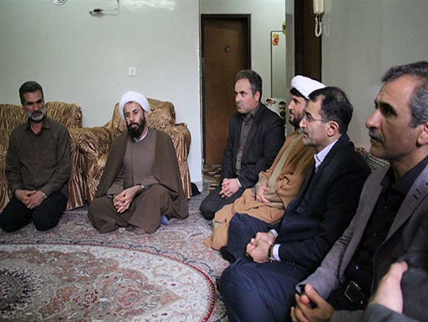 دیدار مسئولین دانشگاه آزاد استان گیلان با خانواده شهید مدافع حرم سعید مسافر+تصاویر