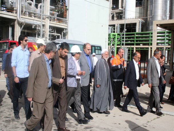 سفر استاندار کرمانشاه به شهرستان هرسین/ بازدید از کارخانجات کرب ناز، جهان فولاد غرب صنایع کاغذ و پتروشیمی