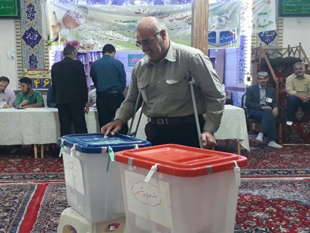دختر شهید مدافع حرم مرتضی ترابی کمال گفت: انتخاب فرد اصلح یک تکلیف است