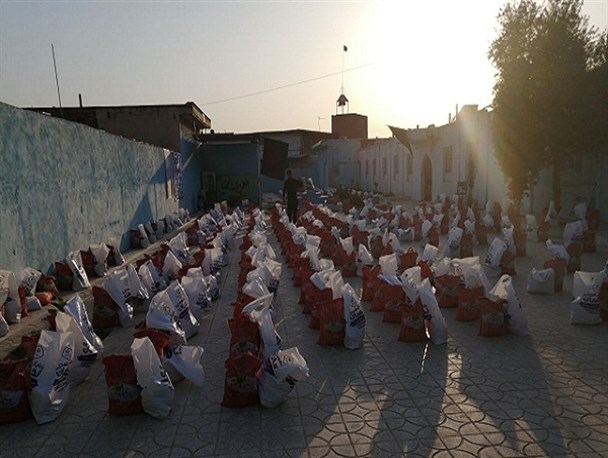 ۱۱۱۰بسته معیشتی بین نیازمندان آسیب دیده از کرونا در پلدختر توزیع شد+عکس