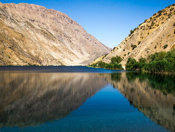 زیبا ترین دریاچه کوهستانی ایران در قلب اشترانکوه+عکس