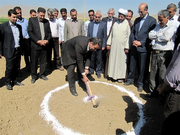 گزارش تصویری افتتاح و کلنگ زنی طرح‌های کشاورزی شهرستان نهاوند