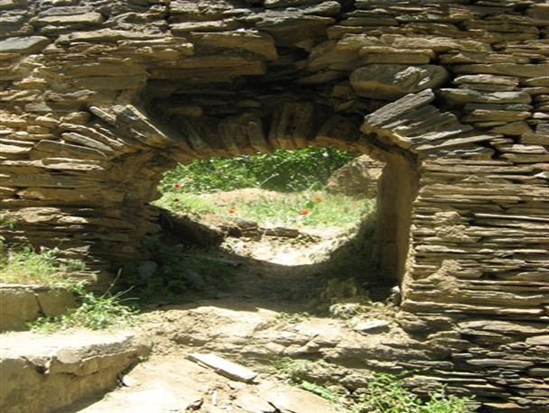 روستای ورکانه ساخته شده با سنگ لاشه ها زادگاه پرفسور موسیوند