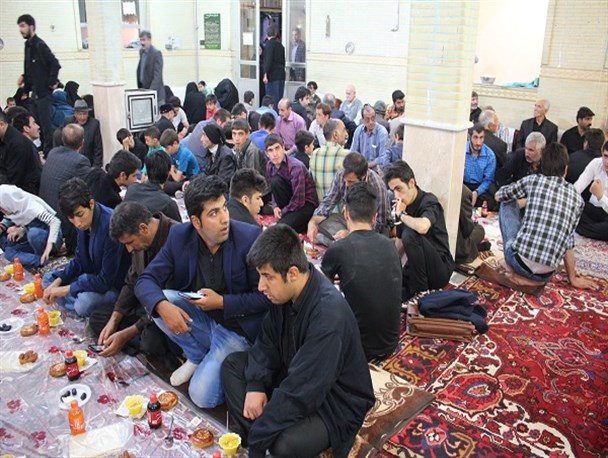 سفره افطاری برای افراد تحت پوشش بهزیستی با همت خیرین اهری پهن شد + تصاویر
