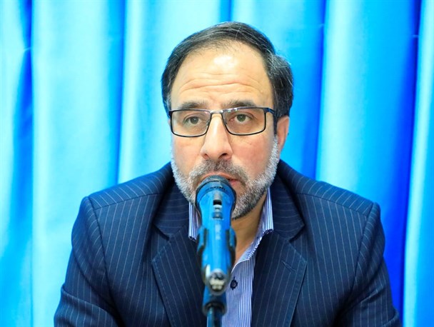 فرهنگیان بسیجی در تحقق بخشیدن به وحدت حوزه و دانشگاه طلایه دار باشند/ باید معضلات جامعه را با پتانسیل درونی حل کرد نه با مسئولان آمریکایی