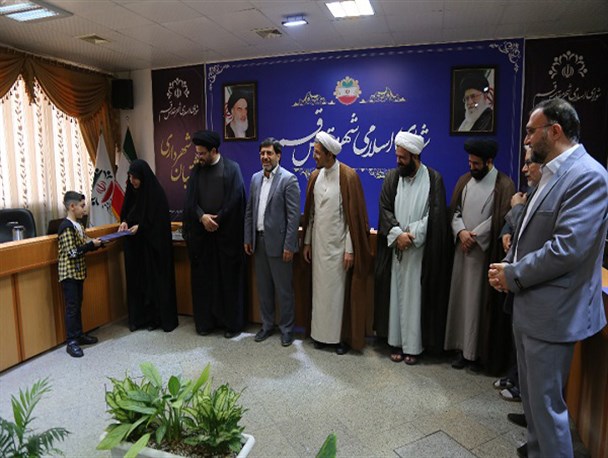 تجلیل از کشتی گیر نونهال قمی توسط شورای شهر قم