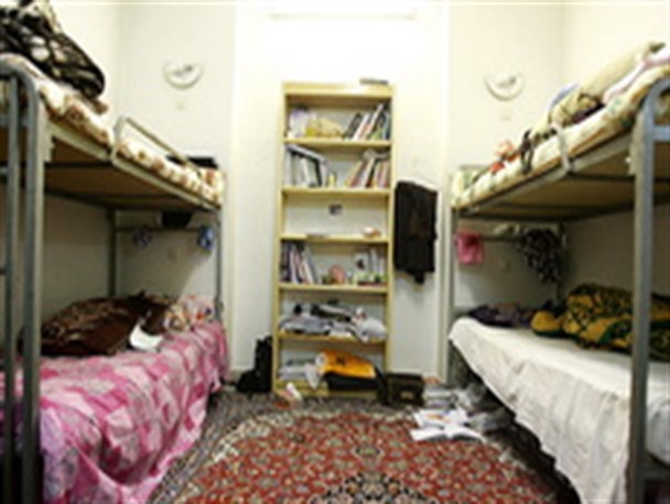 طی طریق دانشجویان علوم پزشکی برای خواندن نماز/مسئولین فقط نظاره گر مشکلاتند نه برطرف کننده آن