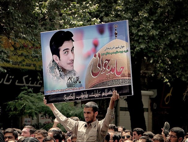 حامد برات شهادتش را از روضه حضرت زهرا(س) گرفت/ اگر ده پسر دیگر هم داشتم فدای اهل بیت می کردم/هدف از جنگ در سوریه فقط دفاع از حرم نیست