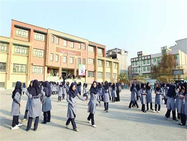 ادغام دو دبیرستان دخترانه تفرش سبب افزایش سطح کیفی آموزشی می شود