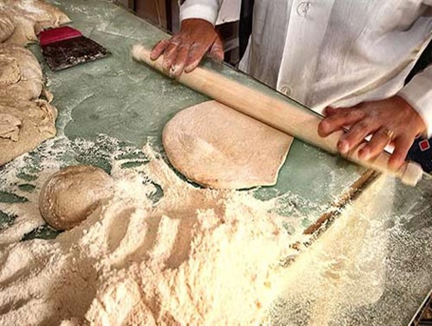 تخلف بهداشتی خبازی ها منجر به کاهش یا قطع سهمیه آرد آنها می شود/ برگزاری کارگاه آموزشی تولید نان سالم و بهداشتی
