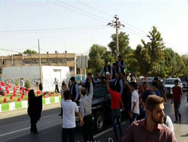 فیلم دیده نشده از روحانی در کرمانشاه/ اتومبیل رئیس جمهور بعد از استقبال اندک در فرودگاه
