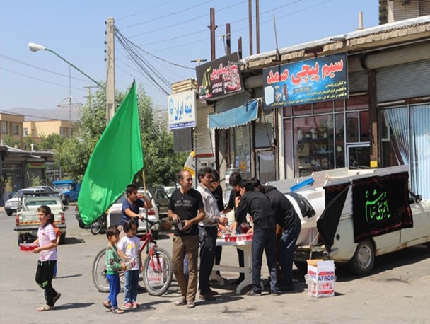 برپایی ایستگاه صلواتی به مناسبت شهادت امام جعفرصادق(ع) در چالدران +تصاویر