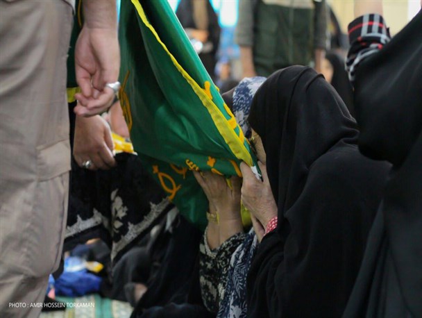 مراسم استقبال از پرچم حرم امام رضا(ع)در همدان