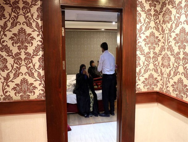 وقوع گازگرفتگی در یک هتل ۹ طبقه در مشهد/ تخلیه بیش از ۳۰۰ نفر توسط آتش‌نشانان