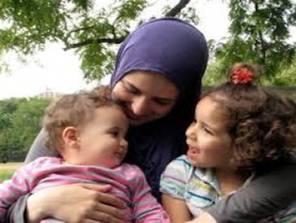 والدین در قالب احترام به فرزندانشان به آنها شخصیت دهند