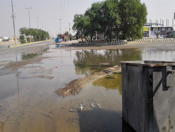 شکستگی لوله آب و گرفتگی فاضلاب معضل همیشگی ماهشهر/پاسکاری شهروندان از این اداره به آن اداره+تصاویر