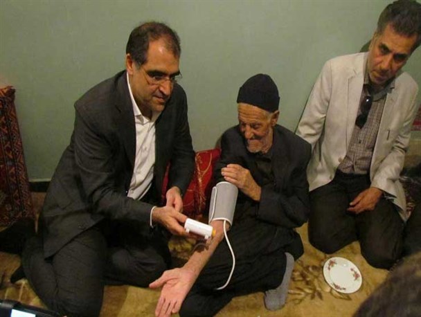 وزیر بهداشت با پدر سردار حاج قاسم سلیمانی دیدار کرد/ عکس