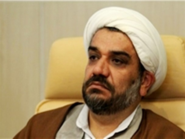 قدرت‌های دنیا زور می‌گویند اما برخی دنیای امروز را دنیای ادبیات می‌دانند