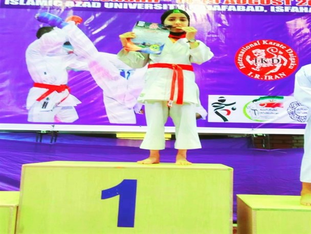 مدال طلای آسیایی بر گردن بانوی کاراته کای دنا