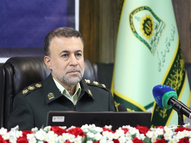 ادعای پرت کردن یک زن از خودرو گشت امنیت اخلاقی، کذب محض است/ همسر متهم خود را به خودرو پلیس در حال حرکت آویزان کرد