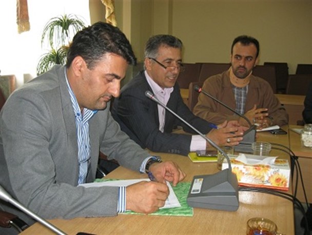 بانکها همه‌ی توان خود را جهت حمایت از کارآفرینان به کار گیرند