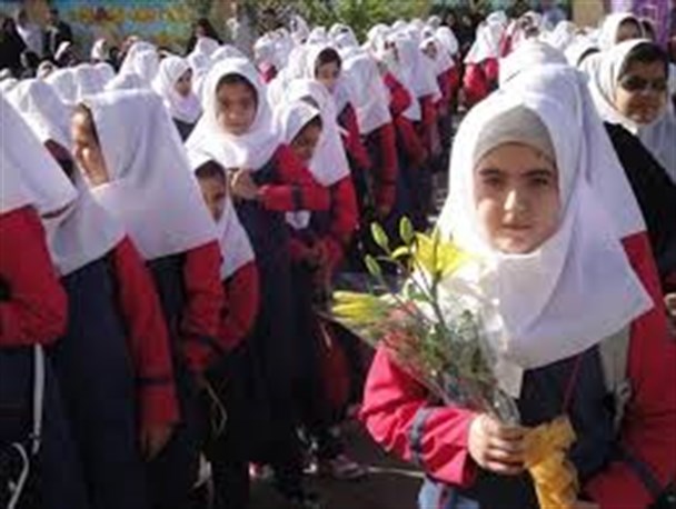 مدارس حاجی آباد میزبان یازده هزارو پانصدو سی نفر دانش آموز
