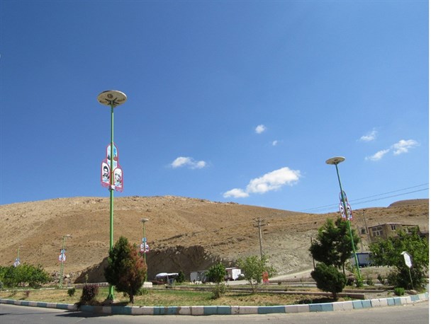 ورودی شهر سمیرم به عکس شهدا مزین شد/ تصاویر