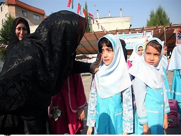 جداشدن تدریجی والدین از کودکان به کاهش ترس آنها از مدرسه کمک می کند/اختلافات والدین ترس کودکان از مدرسه را افزایش می‌دهد