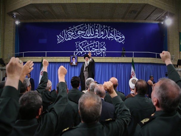 جریان استقلال زدایی که رهبری بدان تاختند