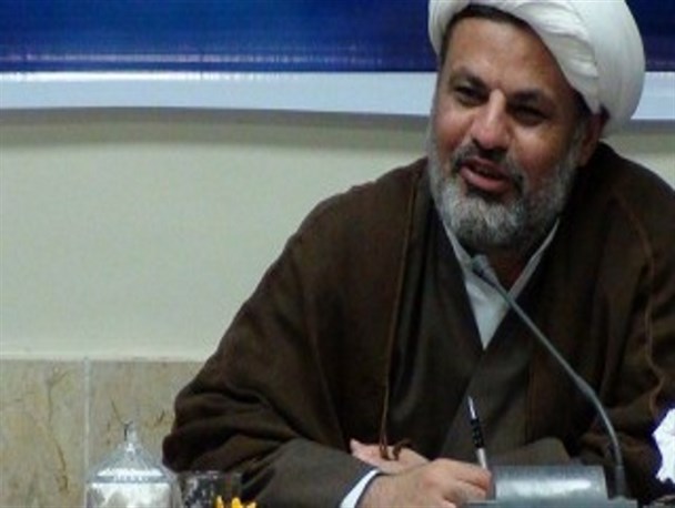 آقایان خارج از مجموعه جایگاه ریاست دانشگاه نفت را به لجن کشیده اند