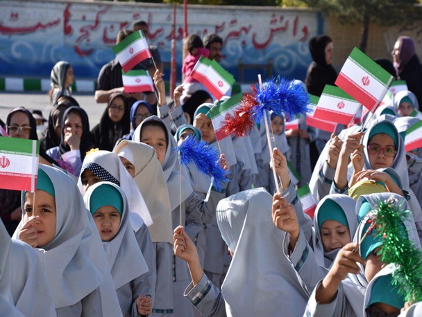 آغاز تحصیل کلاس اولی‌ها در گلبهار + تصاویر