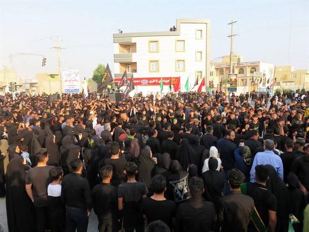 امروز برخی در دنیا دین آدامسی دارند/ فریاد لبیک یا حسین عاشورایی ها در بوشهر