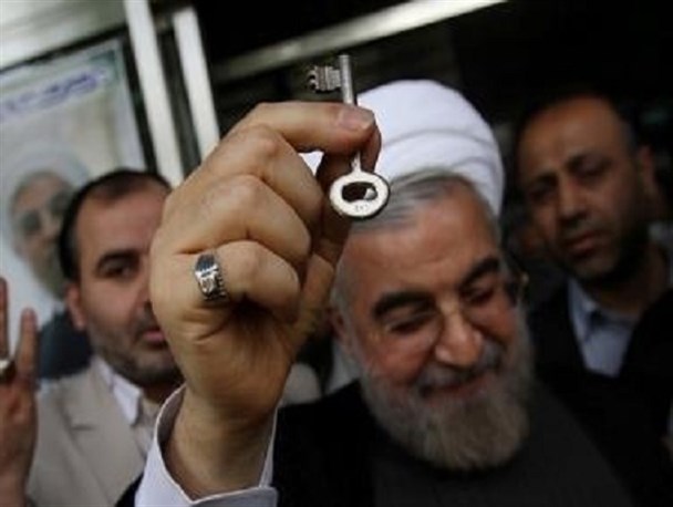 دولت برای پوشش دادن ناتوانی‌ها به دنبال بهانه‌تراشی است/ مشکلات اقتصادی به سوء مدیریت ها بر می گردد نه نداشتن وزارت بازرگانی
