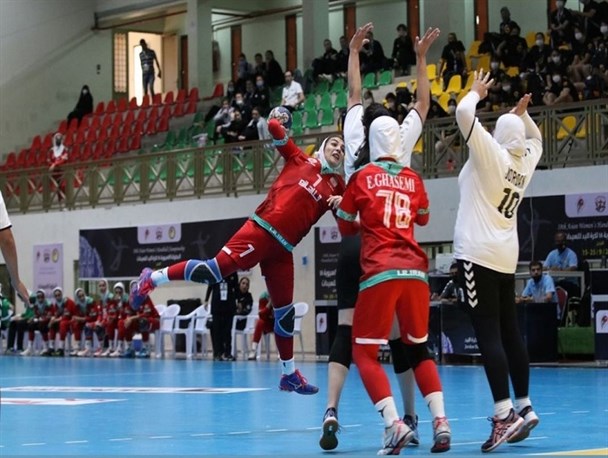 حسن پور: هندبال بانوان ۴۸ ساعت سخت در پیش دارد/ اردنی ها اجازه حرکت اتوبوس تیم به سمت ورزشگاه را ندادند