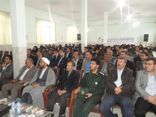 همایش روز خانواده با عنوان خانواده اسلامی و ایرانی در ایجرود برگزار شد
