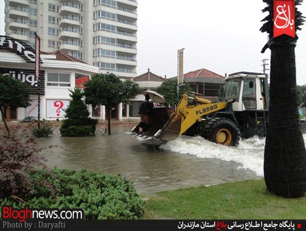 آبگرفتگی در معابر شهری عباس آباد+تصاویر